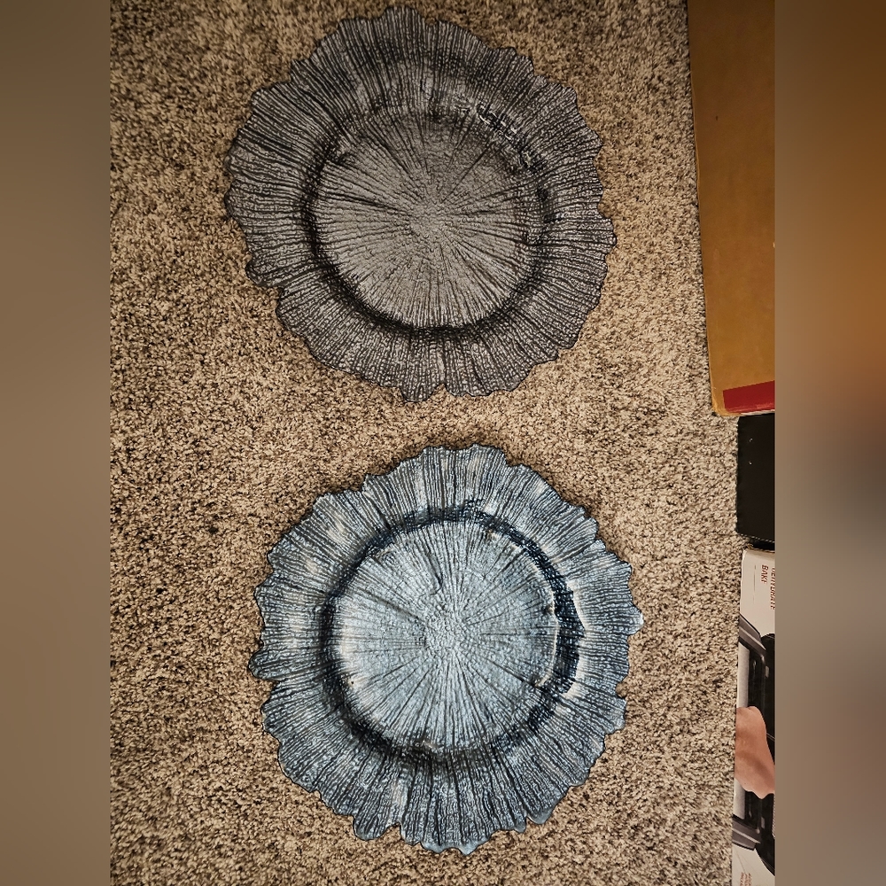 ❤Z Gallerie Spruzzo Glass Chargers in Cerulean❤